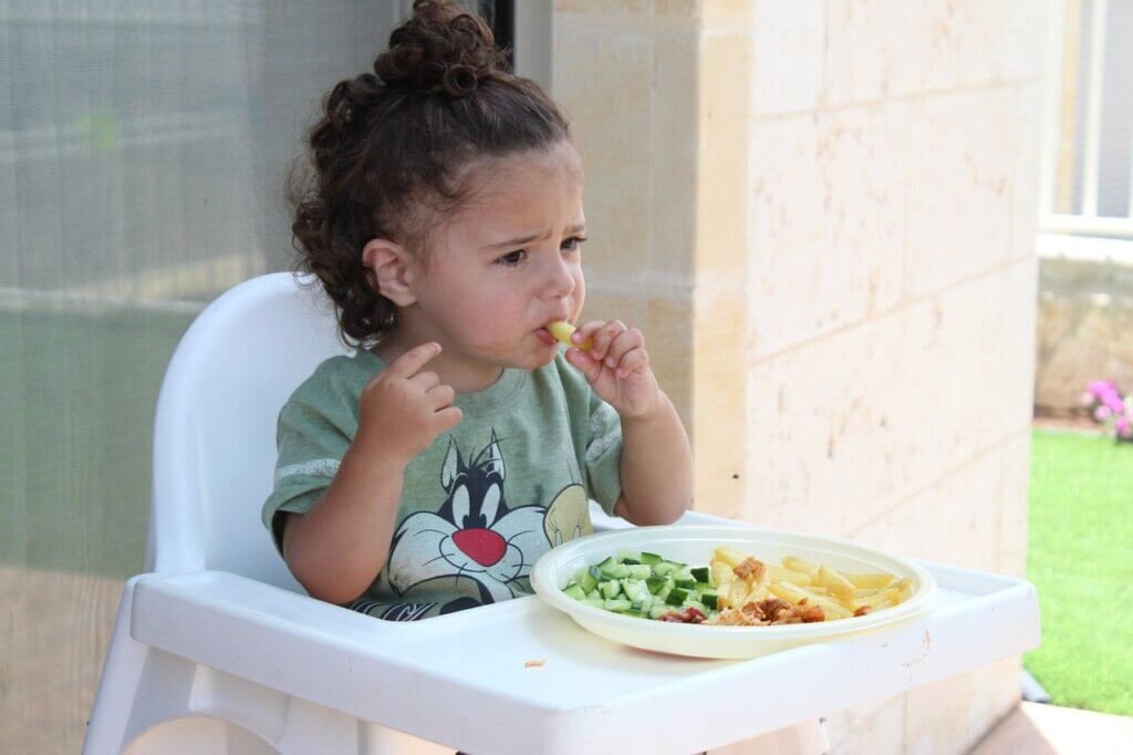 Child who has food aversion trying to eat food